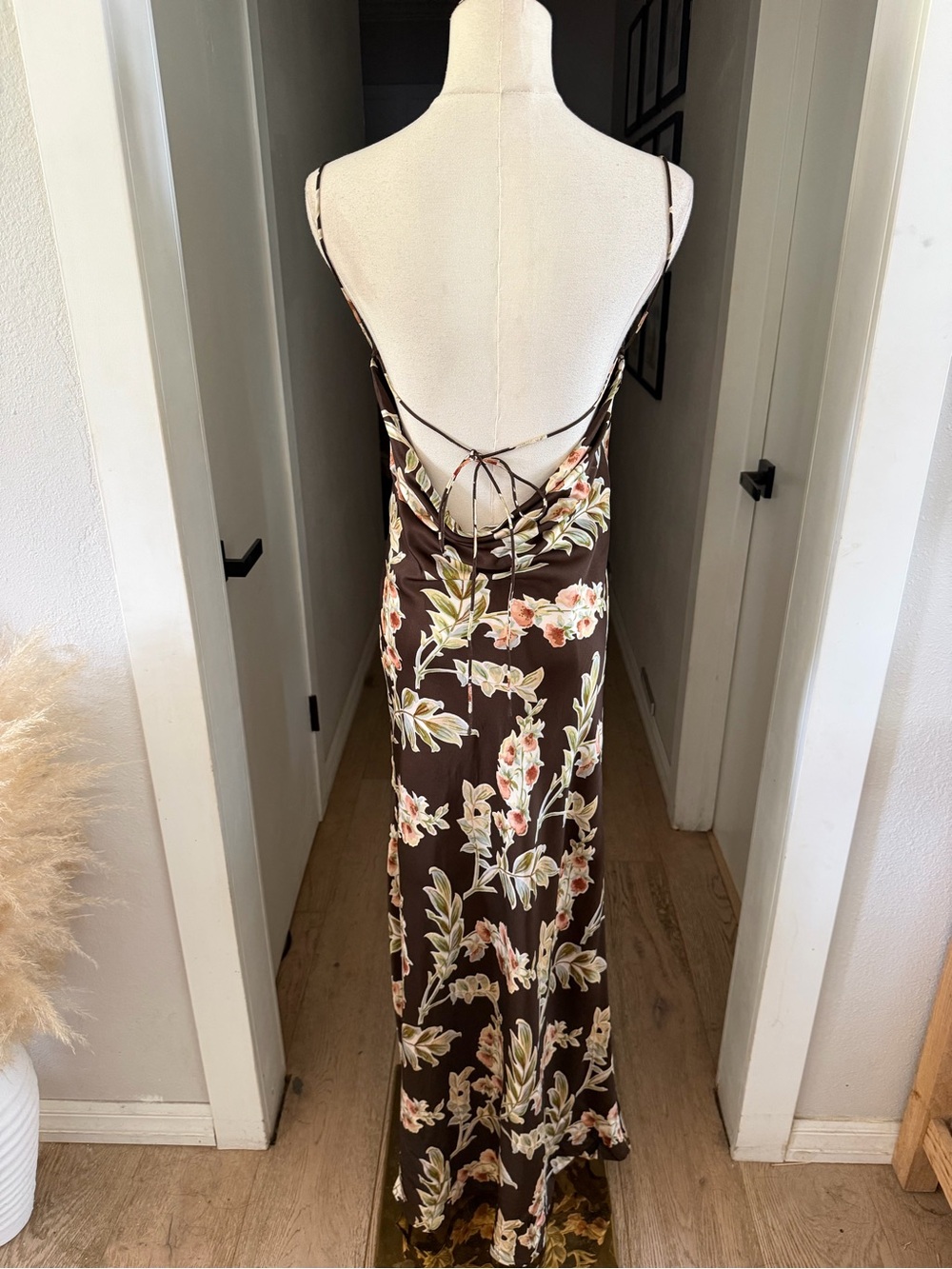 Faithfull the Brand Yolaine Midi Dress in Jardin Floral Chocolate Sz 4 - Picture 4 of 11